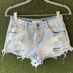 Boutique Jean shorts!! Perfect for summer 🙌🏻🙌🏻